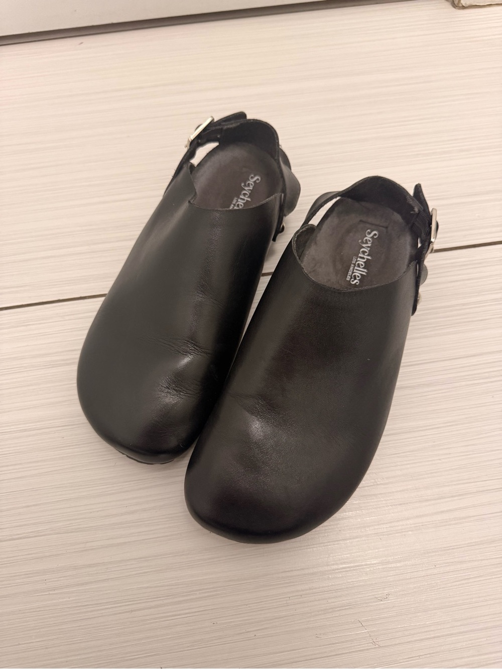 Seychelles Black Leather Closed-Toe Slingback Mules